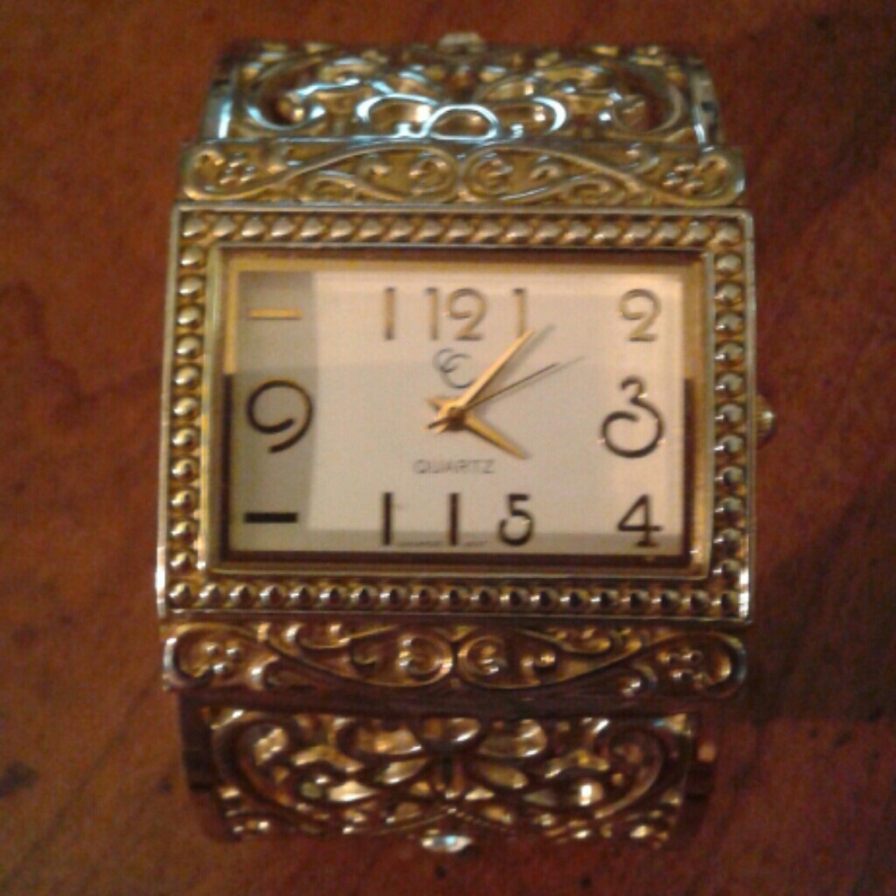 Now works was new battery not sure if it still has juice Charming Charlie watch